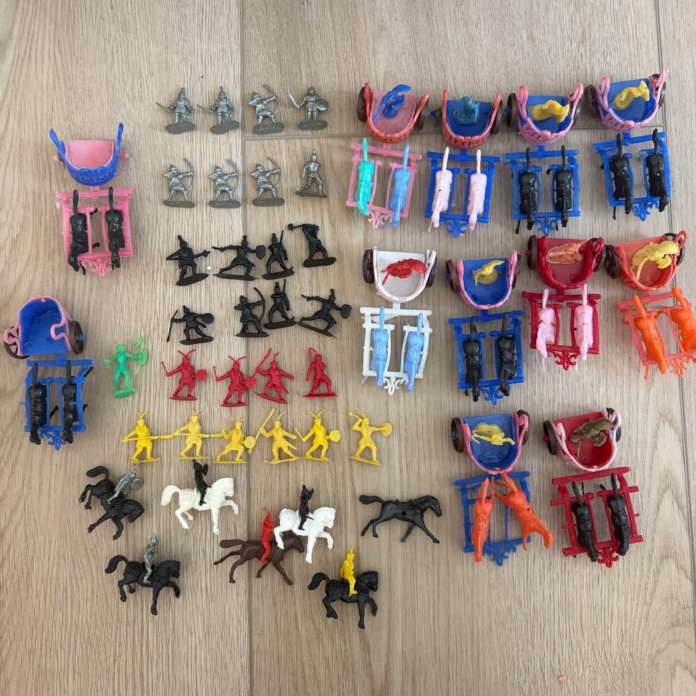 Vintage Giants Roman Chariot Two-Horse Plastic Playset 10 Complete, 40 Extras